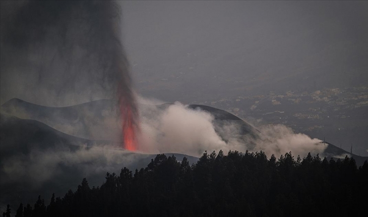 Cumbre Vieja Yanardağı'ndan çıkan lavlar 2881 binayı yok etti