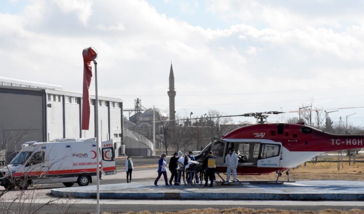 Ambulans helikopter Kovid-19 hastası doktor için havalandı