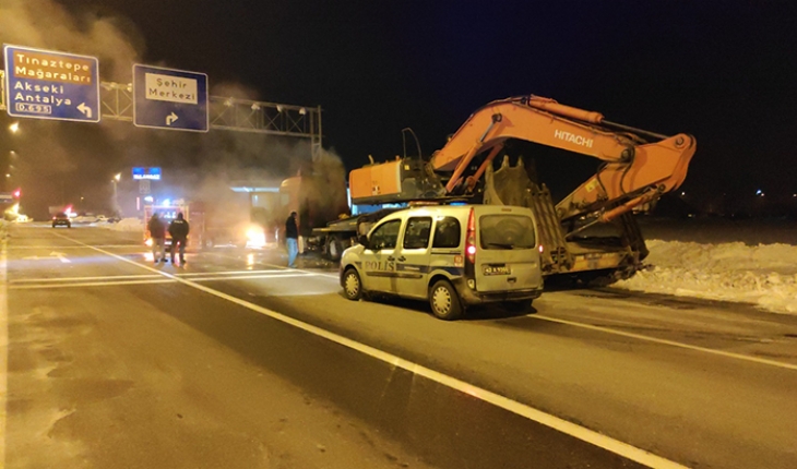 Seydişehir’de park halindeki çekici yandı