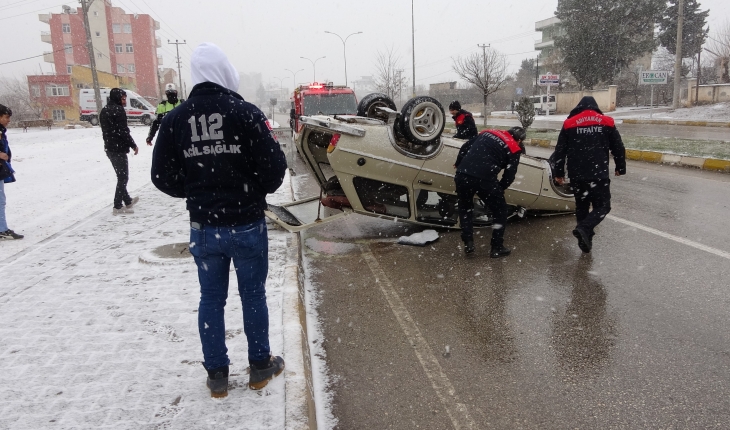 Takla atan otomobilini bırakıp kaçtı