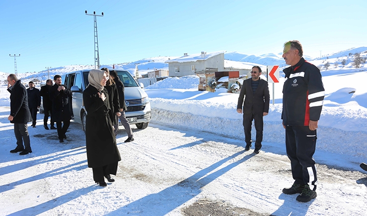 Leyla Şahin Usta ve Başkan Kavuş’tan kar ekiplerine çay ikramı