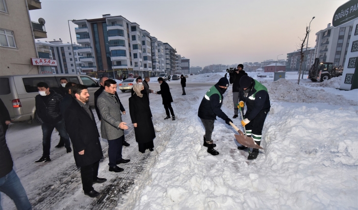 Milletvekili Usta ve Başkan Kılca’dan kar mesaisindeki ekiplere ziyaret