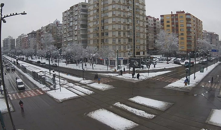 Konya’nın kar güzelliği şehir kameralarından izleniyor