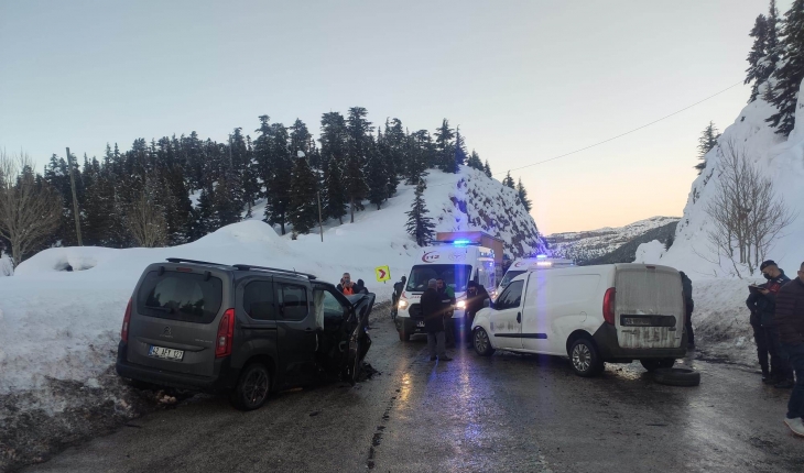 Konya’da trafik kazasında 4 kişi yaralandı