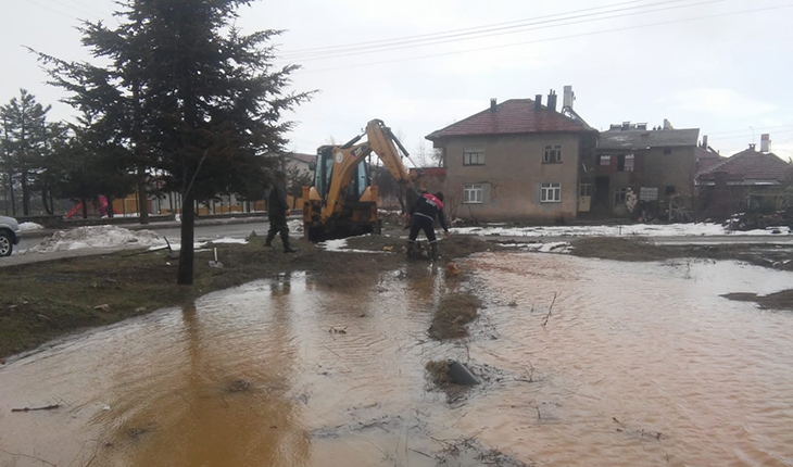 Sel baskınlarına belediye müdahale etti