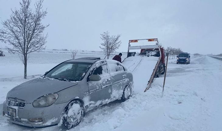 Konya’da yollarda mahsur kalan 265 kişi ve 131 araç kurtarıldı