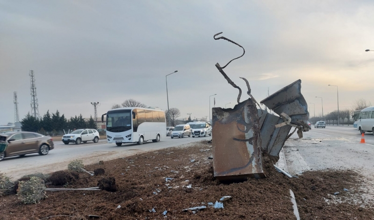 Konya’da işçi servisi devrildi: 15 yaralı!