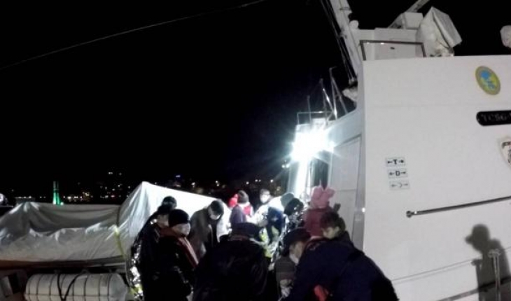 Türk kara sularına itilen 15 düzensiz göçmen kurtarıldı