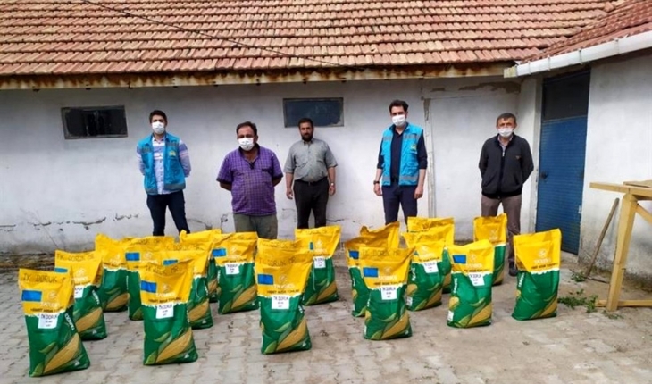 Konya’da “Yerel Ayçiçeği Tohumu Destekleyici Projesi“ ile çiftçilere tohum dağıtıldı