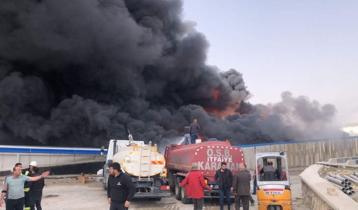 Karaman’da plastik malzeme üreten fabrikada yangın