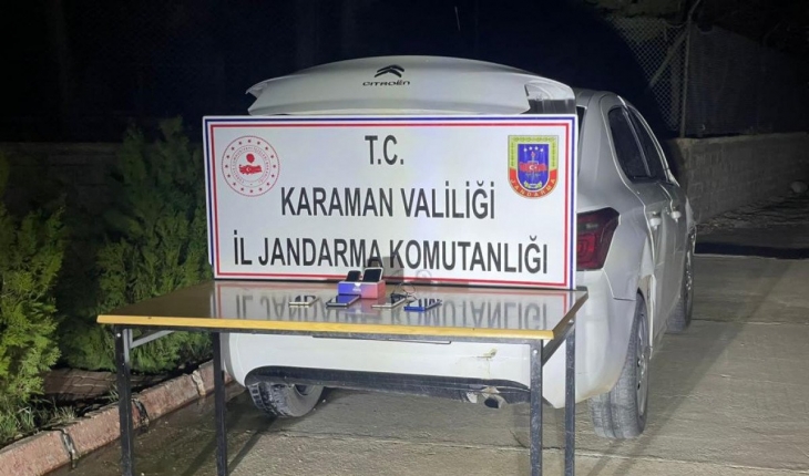 Kendilerini jandarma olarak tanıtan dolandırıcılar, jandarmaya yakalandı