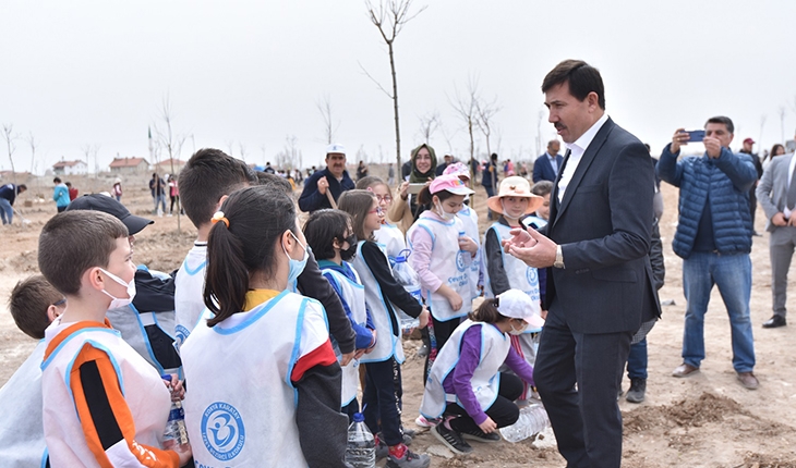 Karatay Belediyesi binlerce ağacı toprakla buluşturdu