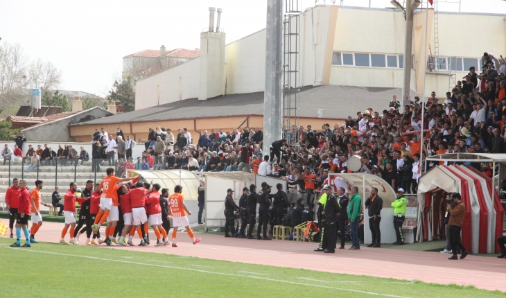 Sarayönü maçında taşlar havada uçuştu: 4 yaralı