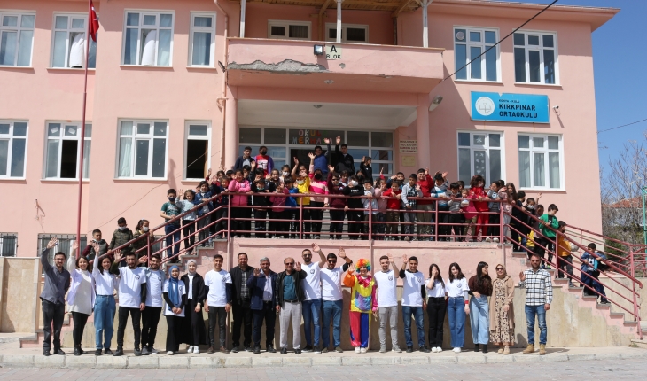Marmara Üniversitesi öğrencilerinden Konya’daki okula kitap desteği