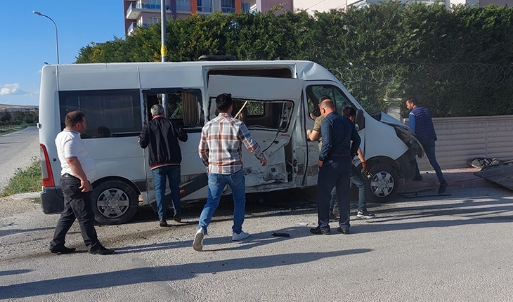 Konya'da iki servis aracı çarpıştı: 14 yaralı 