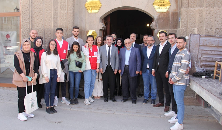 Kızılay Konya Şube Başkanı Üzülmez, gençlerle bir araya geldi