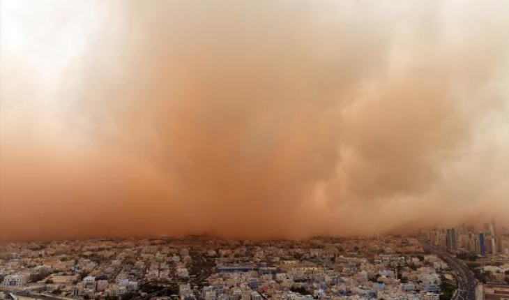 Kuveyt’te kum fırtınası: Uçuşlar askıya alındı