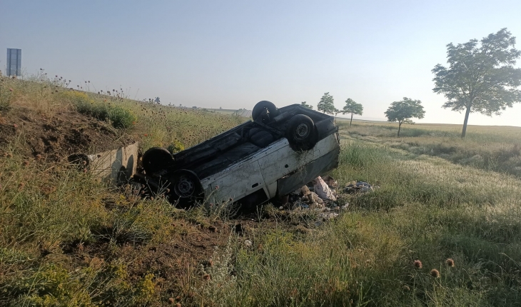 Kontrolden çıkan kamyonet takla attı: 1 yaralı