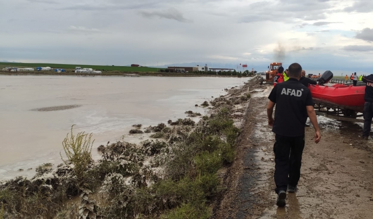 Sel ve su baskınlarına 350 personel, 132 araçla müdahale edildi