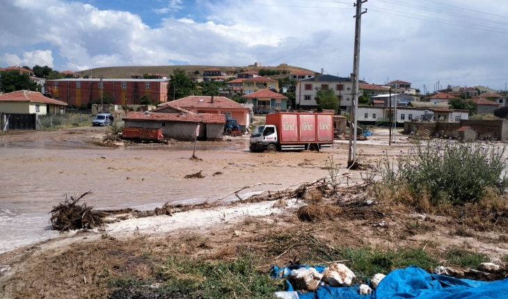 Konya’da sağanak yağış ekili arazilere zarar verdi
