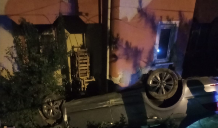 Konya’da bir evin bahçesine uçan otomobildeki 2 kişi yaralandı