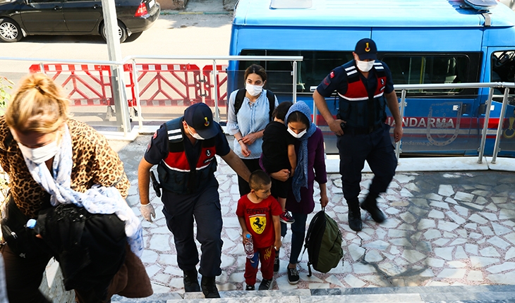 İzmir’de 143 düzensiz göçmen yakalandı