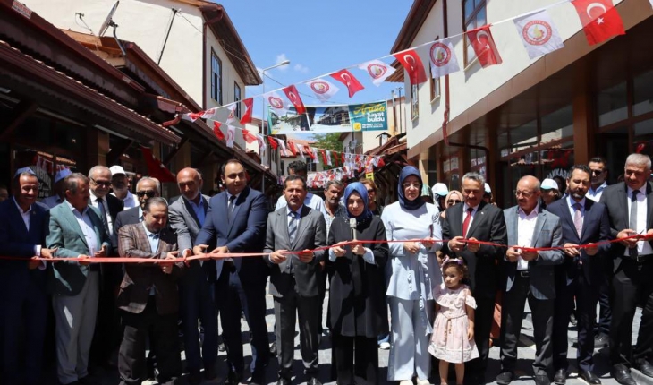 Restorasyonunu tamamlanan Arasta Çarşısı açıldı