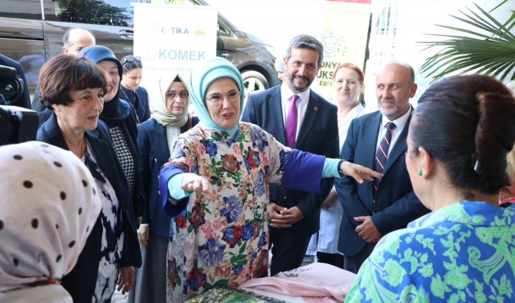 Emine Erdoğan Saraybosna KOMEK sergisini ziyaret etti