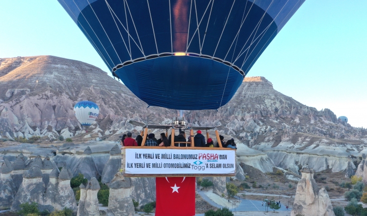 Yerli sıcak hava balonu, TOGG’u kutlamak için uçtu