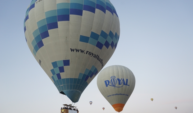 Kapadokya’da balonlar lösemili çocuklara dikkati çekmek için uçtu