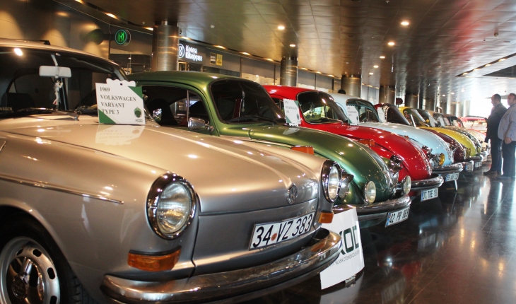 Konya’da düzenlenen Klasik Otomobil Sergisinde 99 araç sergileniyor