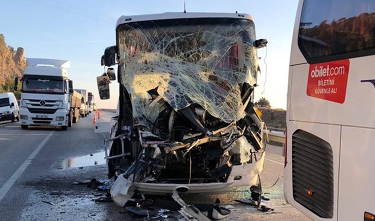 Yolcu otobüslerinin karıştığı kazalarda 83 kişi hayatını kaybetti