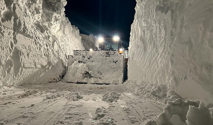 Yüksekova’da 6 metrelik kar tüneli oluştu