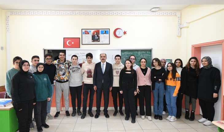 Başkan Altay Meram Fen Lisesi öğrencileriyle buluştu