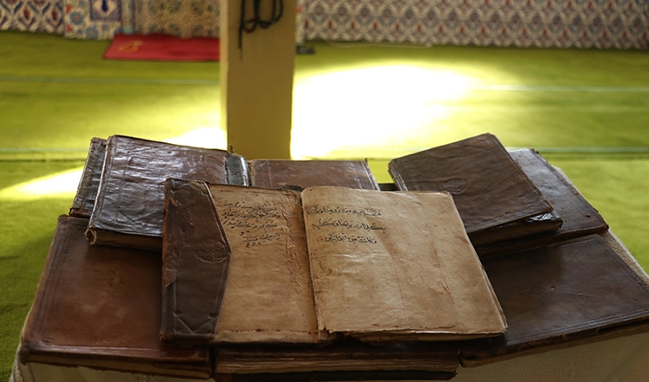 Köy camisindeki yüzlerce yıllık el yazması Kur'an cüzleri korumaya alındı