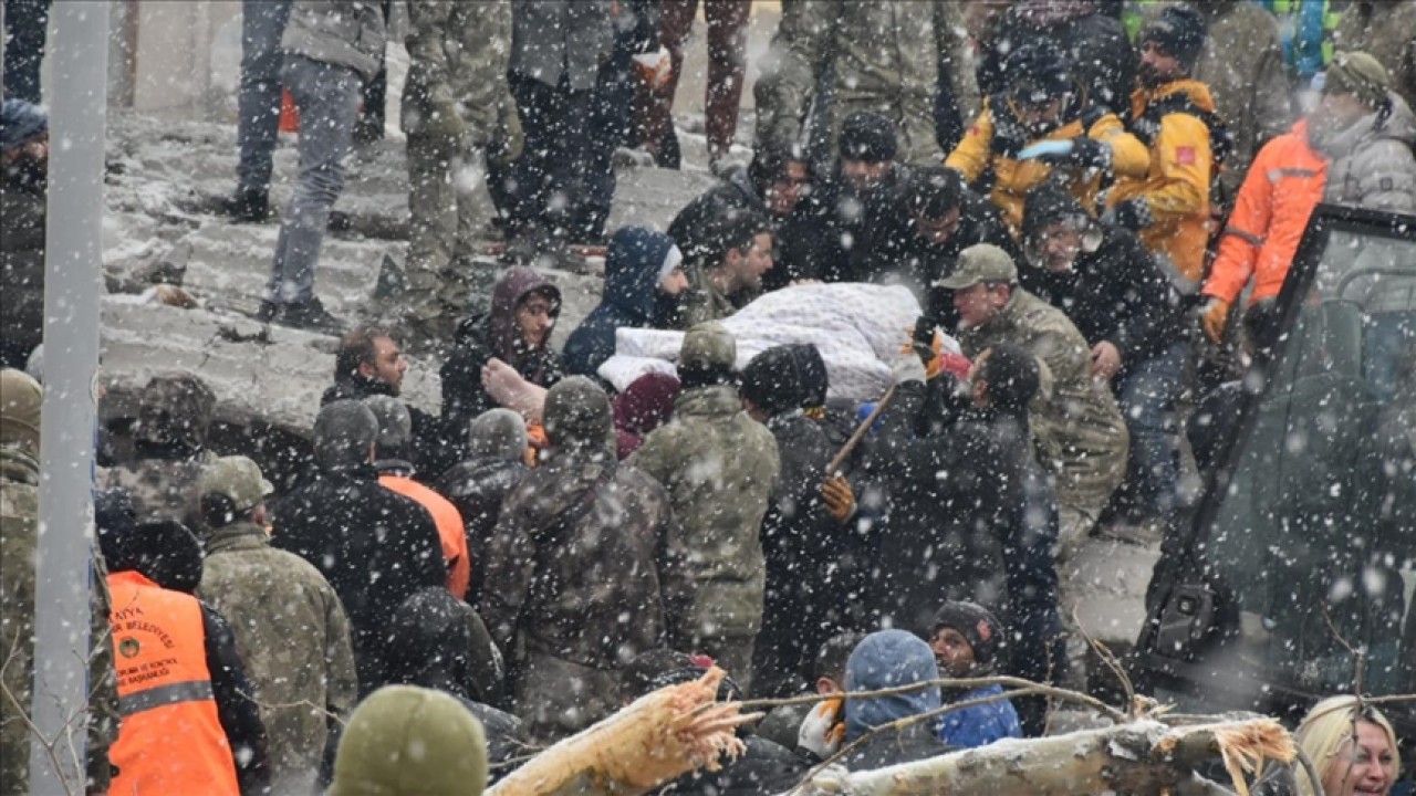 Zamana karşı deprem mücadelesini kazananlar