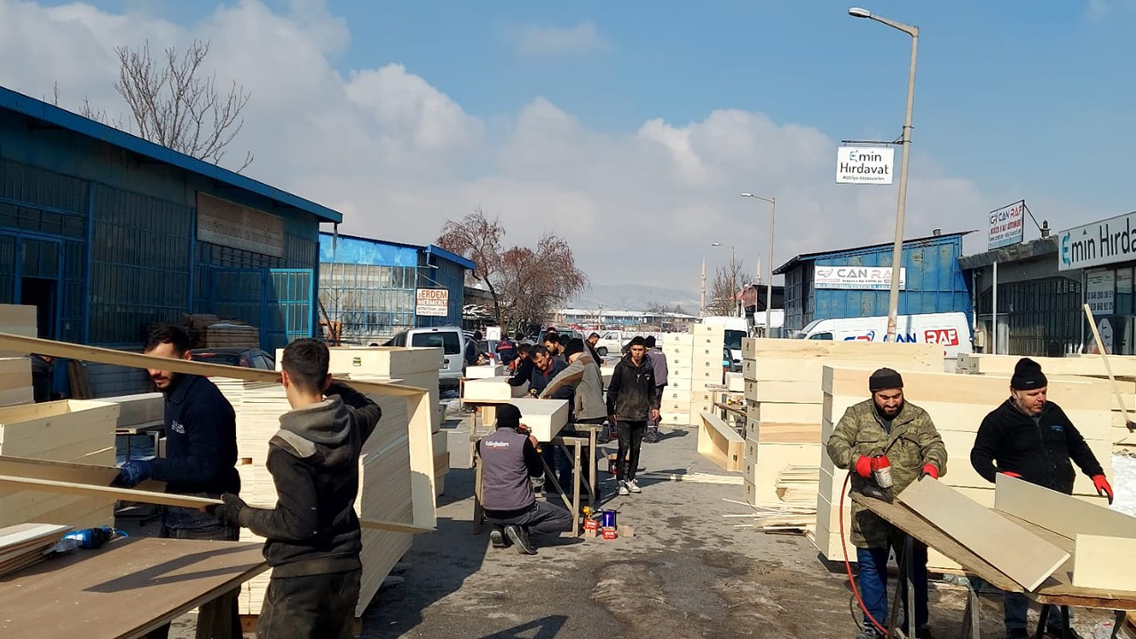 Konya’dan deprem bölgesine 1000 tabut gönderildi