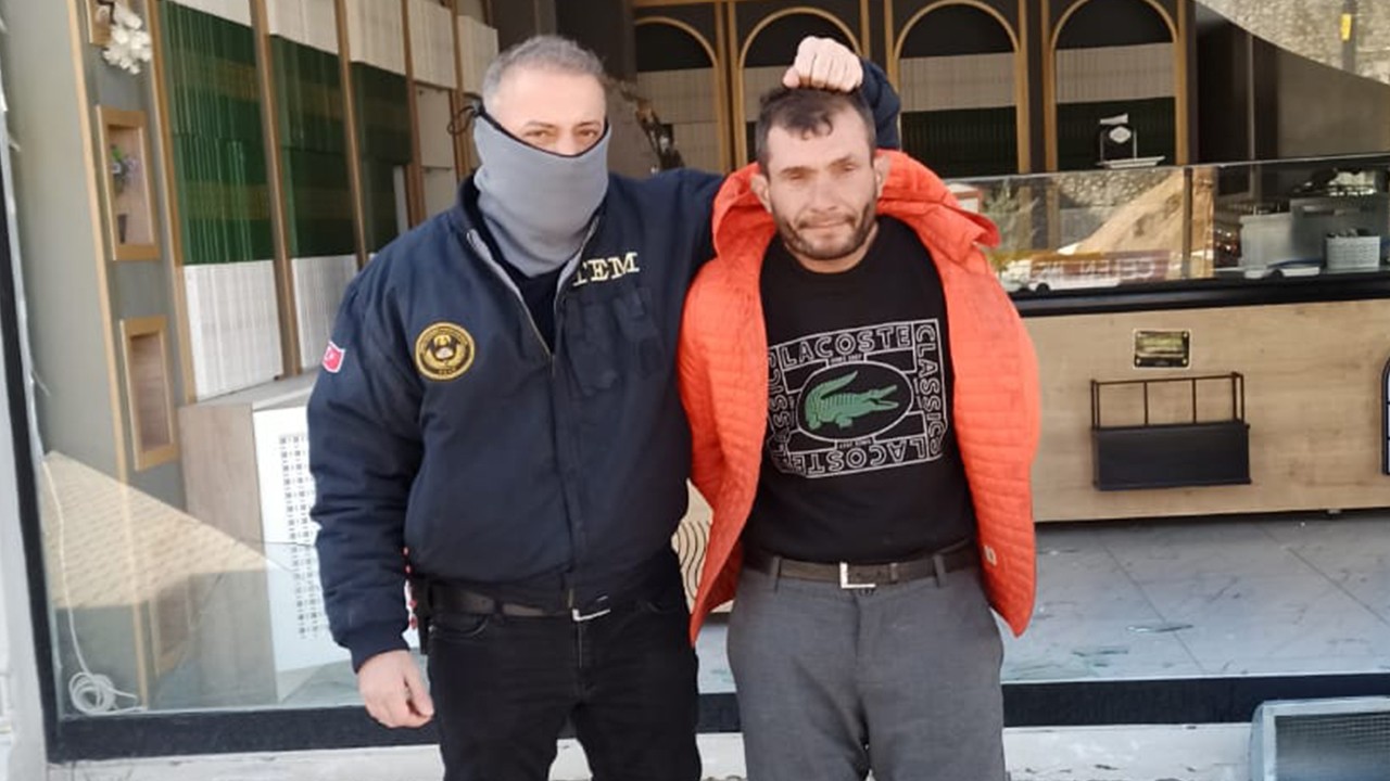 Deprem bölgesinde hırsızlık yapan şahsı Konya polisi yakaladı