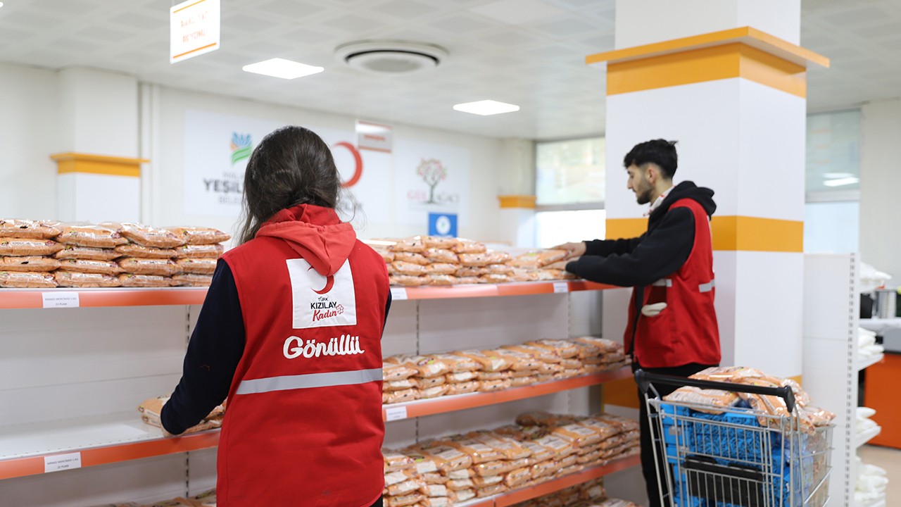 Kızılay depremden etkilenen 4 ilde 5 sosyal market açtı