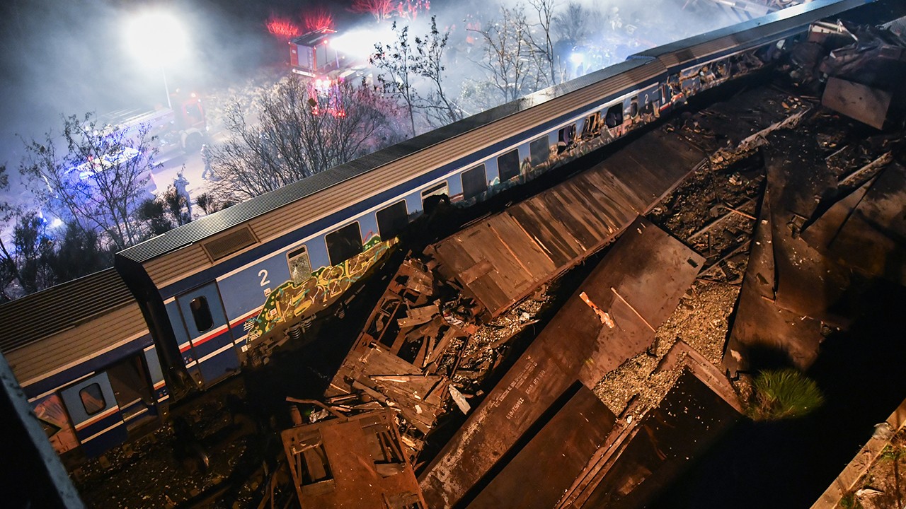 Yunanistan’da tren kazası:32 kişi hayatını kaybetti