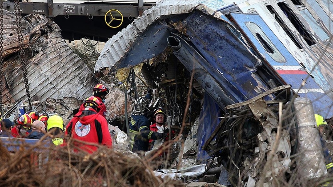 Yunanistan’da tren kazasında ölenlerin sayısı 42’ye yükseldi