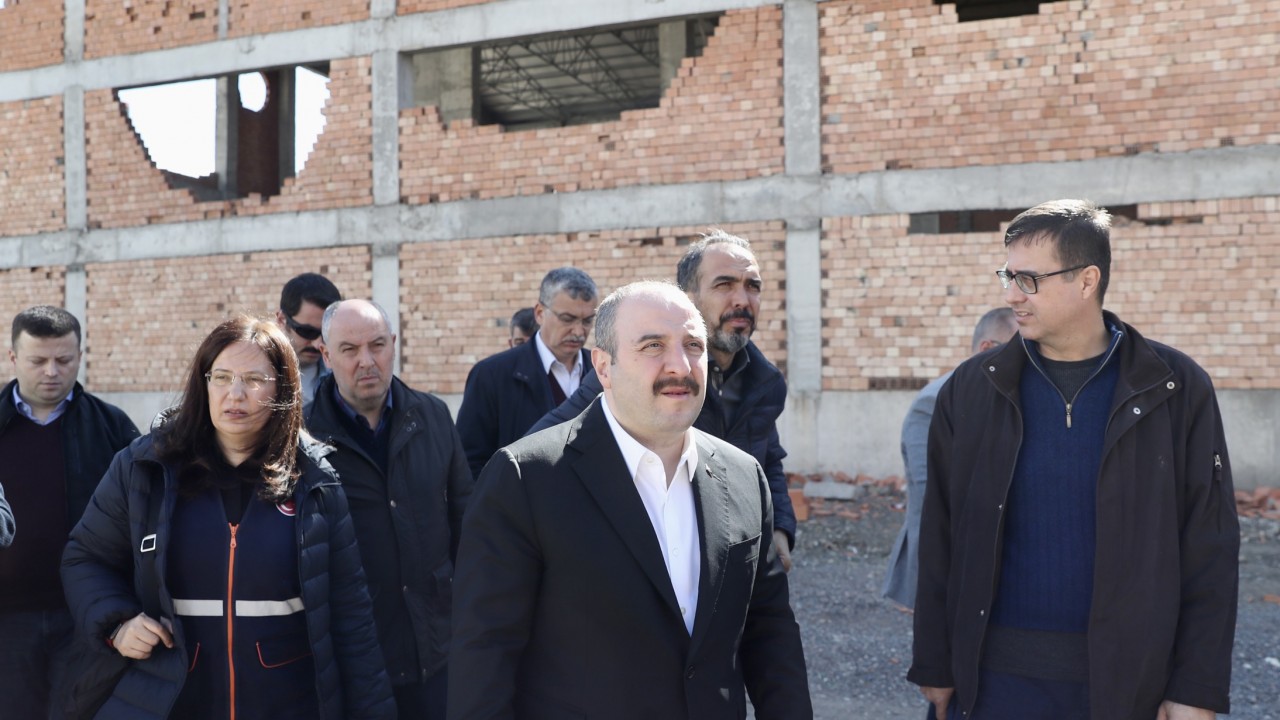 Bakan Varank, Kahramanmaraş'ta esnafın sorunlarını dinledi