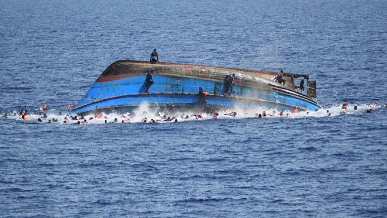 Göçmen botu alabora oldu: 8 ölü