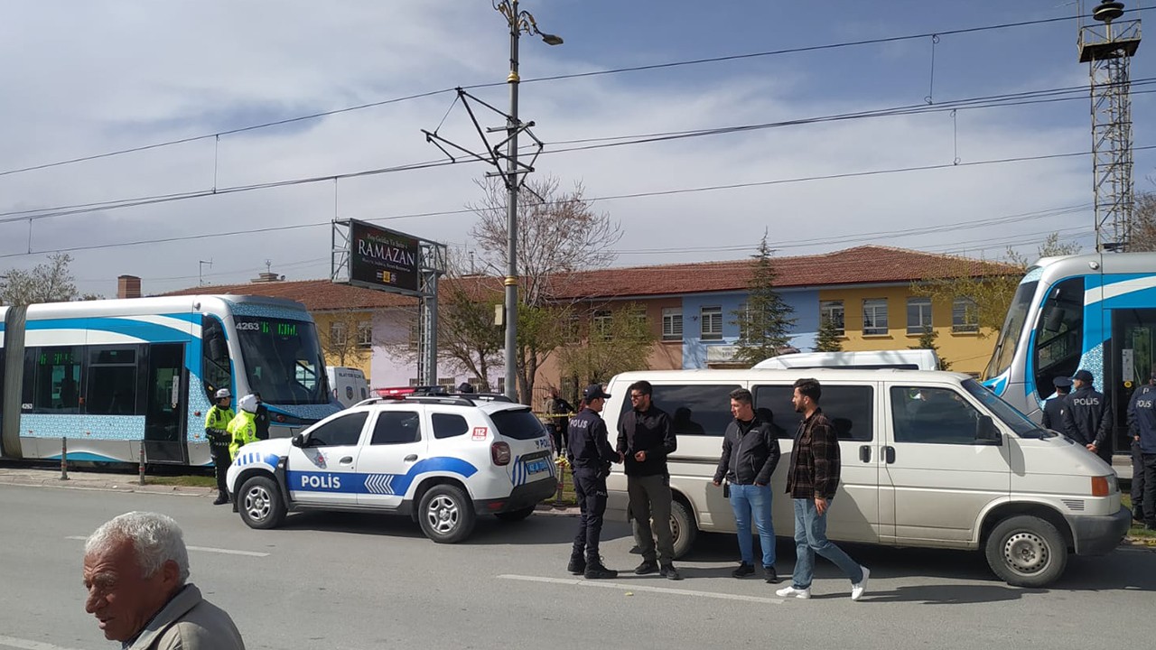 Konya’da feci kaza: Anne ve çocuğu tramvayın altında kaldı