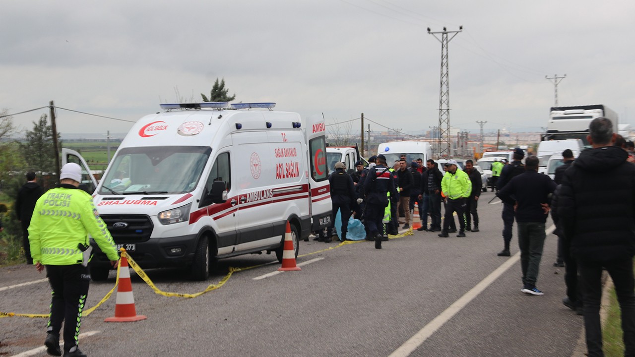 Araç yol çalışması yapan işçilere çarptı :3 kişi öldü,1’i ağır yaralı