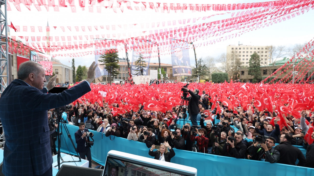 Cumhurbaşkanı Erdoğan: Seçimin arifesinde Türkiye rayından çıkarılmaya çalışılıyor