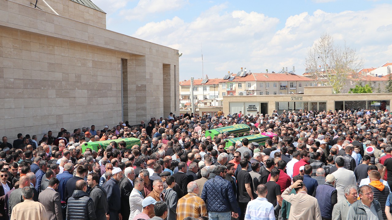 Karaman'daki trafik kazasında hayatını kaybeden 2 kişinin cenazesi toprağa verildi
