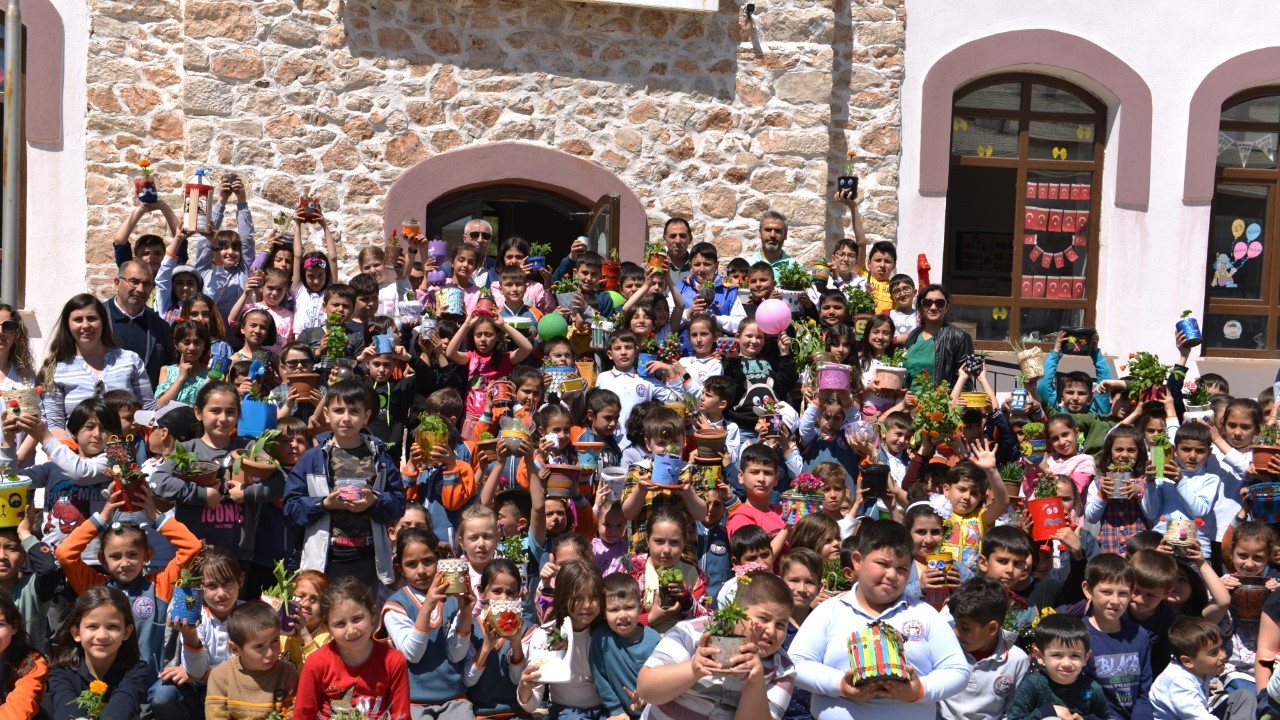 Konya’da İlkokul öğrencilerinden “Okullar çiçek açıyor“ projesine destek