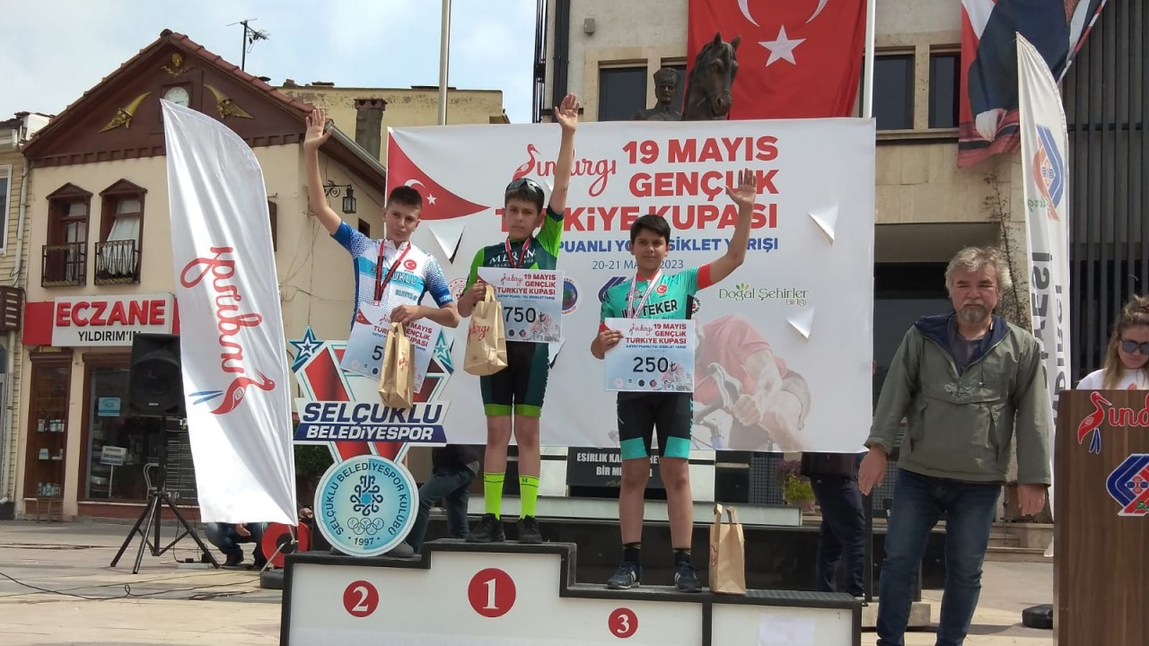 Türkiye’nin en geniş katılımlı bisiklet yarışmasında Meram Belediyespor rüzgarı esti