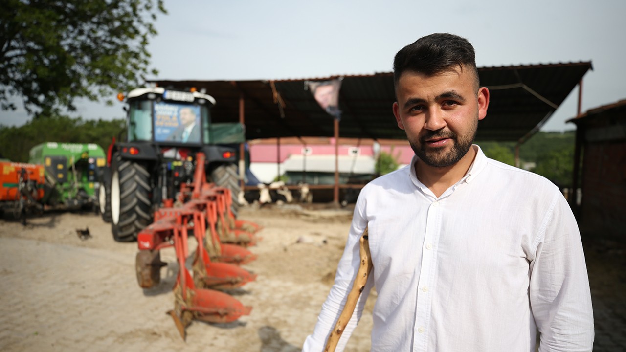 Genç çiftçi, Cumhurbaşkanı Erdoğan’a teşekkür etmek için traktörüyle yola çıktı